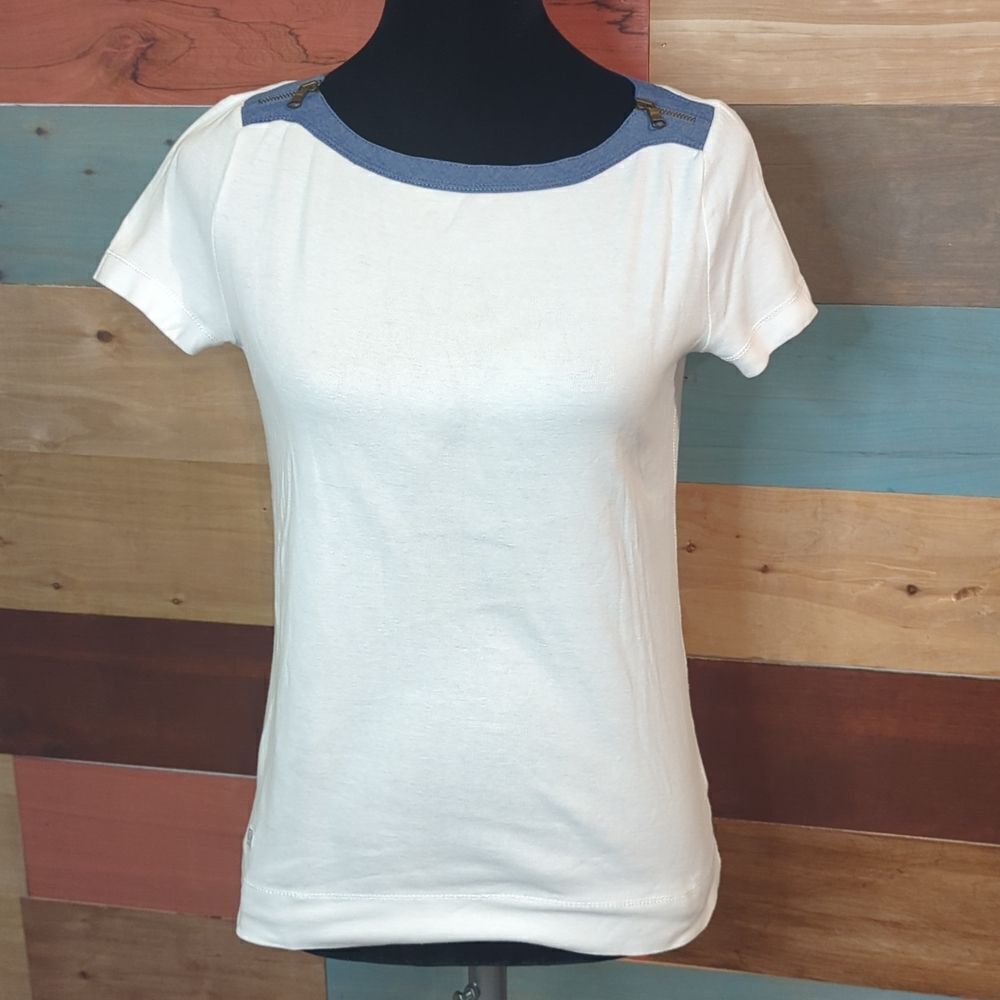 Small ralph Lauren jeans Co. White T-shirt with zipper embellishments on the col